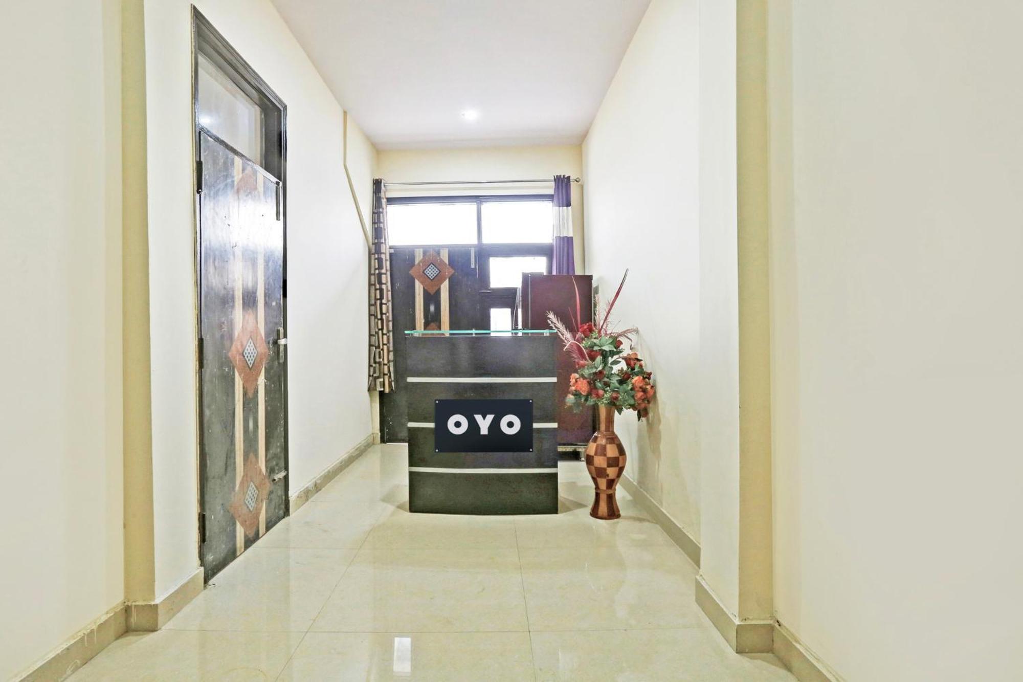 Hotel O Redbull Inn Gurgaon Exterior photo